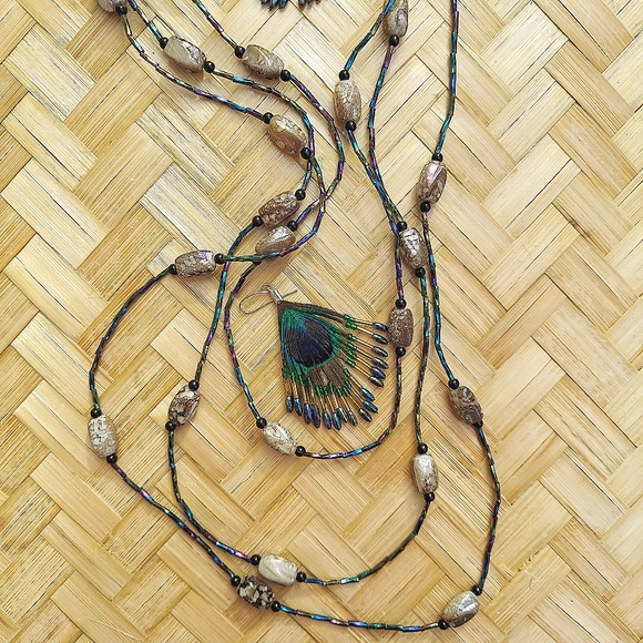 Multi-strand beaded necklace and peacock style earrings set - Picture 3 of 4